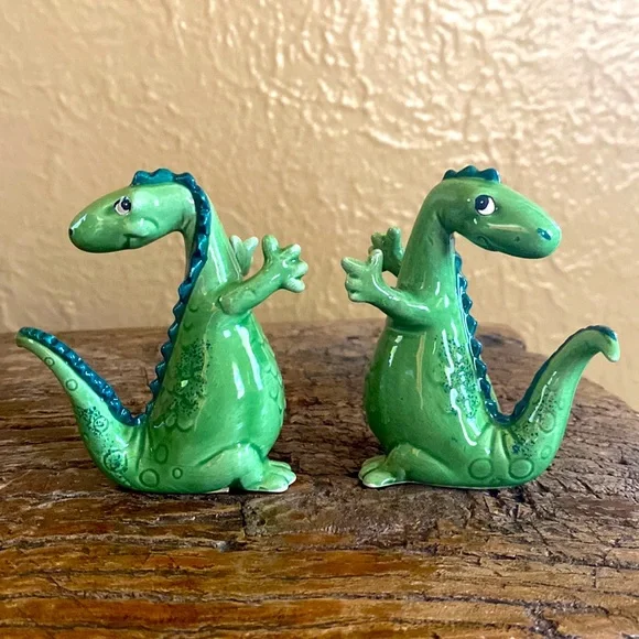 SOLD DO NOT BUY 🦖Rare🦖Vintage Dinosaur Salt & Pepper Shakers - Picture 8 of 8